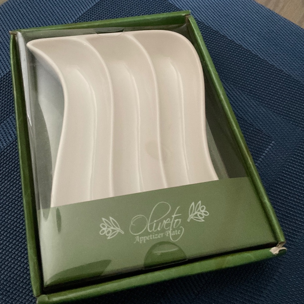 PORCELAIN OLIVE APPETIZER TRAY.  LIKE NEW!! Three slots for olives.  6 1/4” x 4”